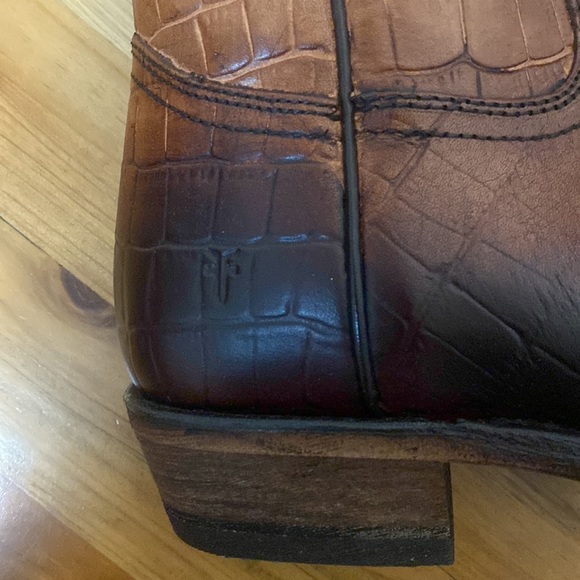 NWT Frye Billy Inside Zip Ankle Boot in Tan Croc Size 6 - Picture 14 of 16